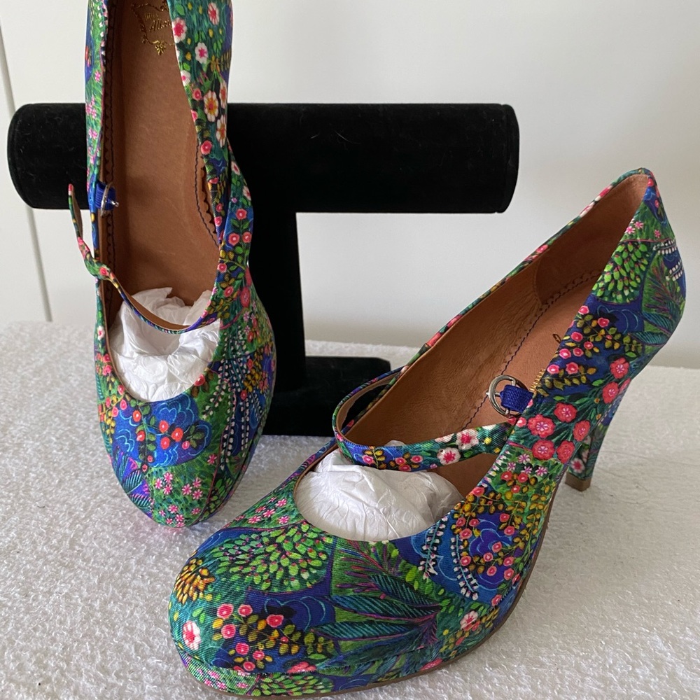 NIB Colorful silk fabric platform Mary Jane pumps/heels. Sz 8